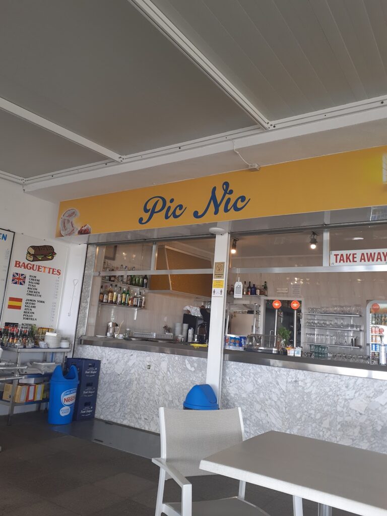 Cafeteria PICNIC: Un Lugar para Saborear la Costa de Sa Coma
