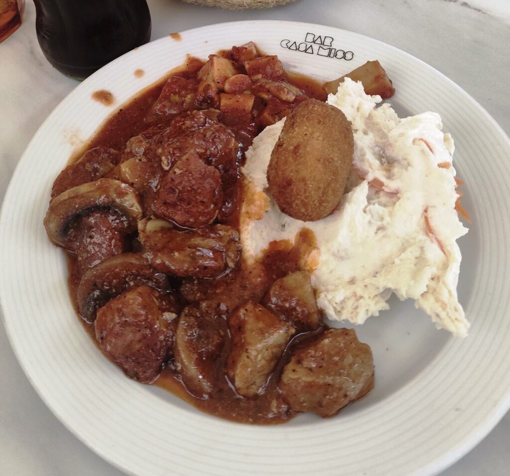 Bañando Tus Paladares en Sabores Auténticos: Bar Casa Miss en Mallorca, imagen 4