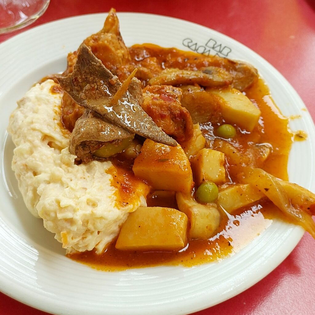 Bañando Tus Paladares en Sabores Auténticos: Bar Casa Miss en Mallorca, imagen 6