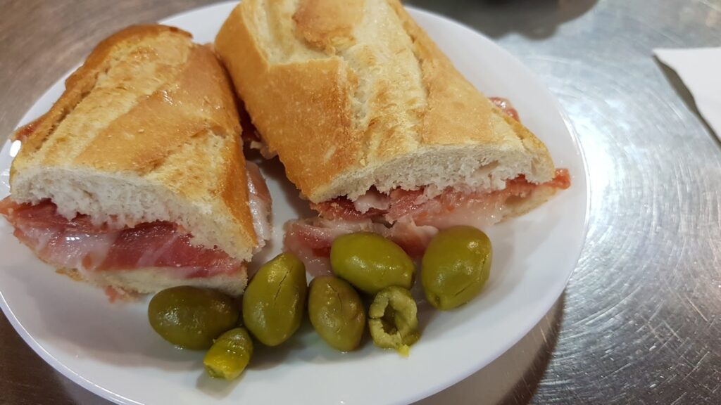 Bar Micar: Un Rincón de Tradición y Sabor en Palma de Mallorca, imagen 2