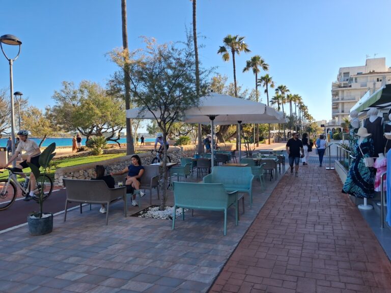 The Coconut Shack, una mesa con personalidad propia en Cala Millor