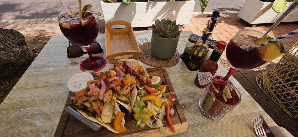 The Coconut Shack, una mesa con personalidad propia en Cala Millor, imagen 3