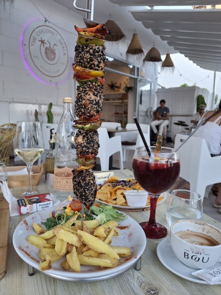 The Coconut Shack, una mesa con personalidad propia en Cala Millor, imagen 5