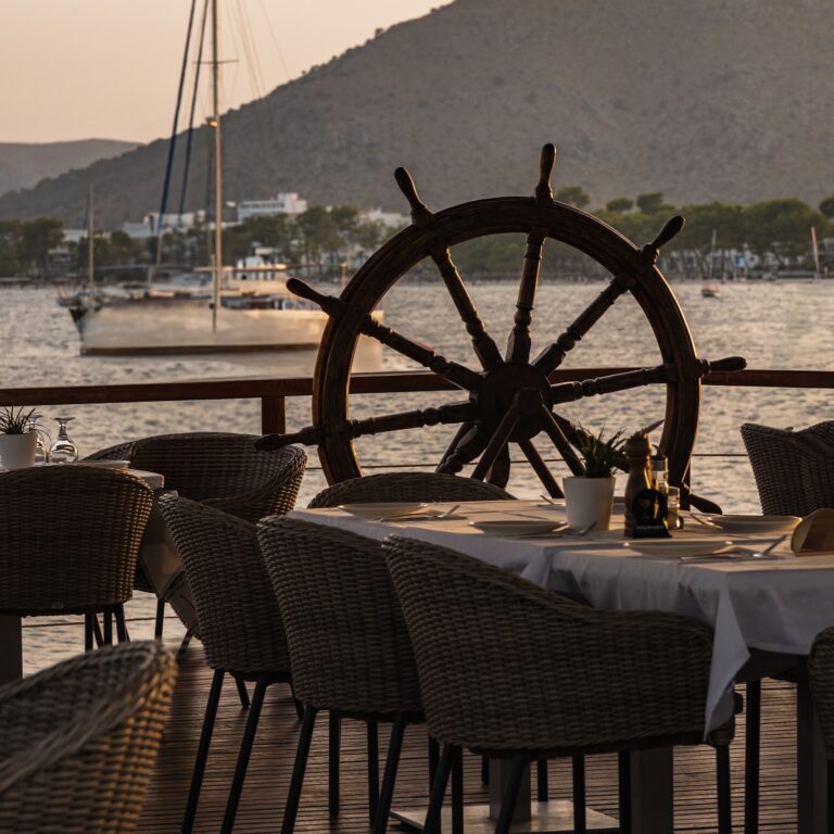 AQUA Restaurant | Paellas & Cocktails en Alcudia: dónde el ambiente también forma parte del menú