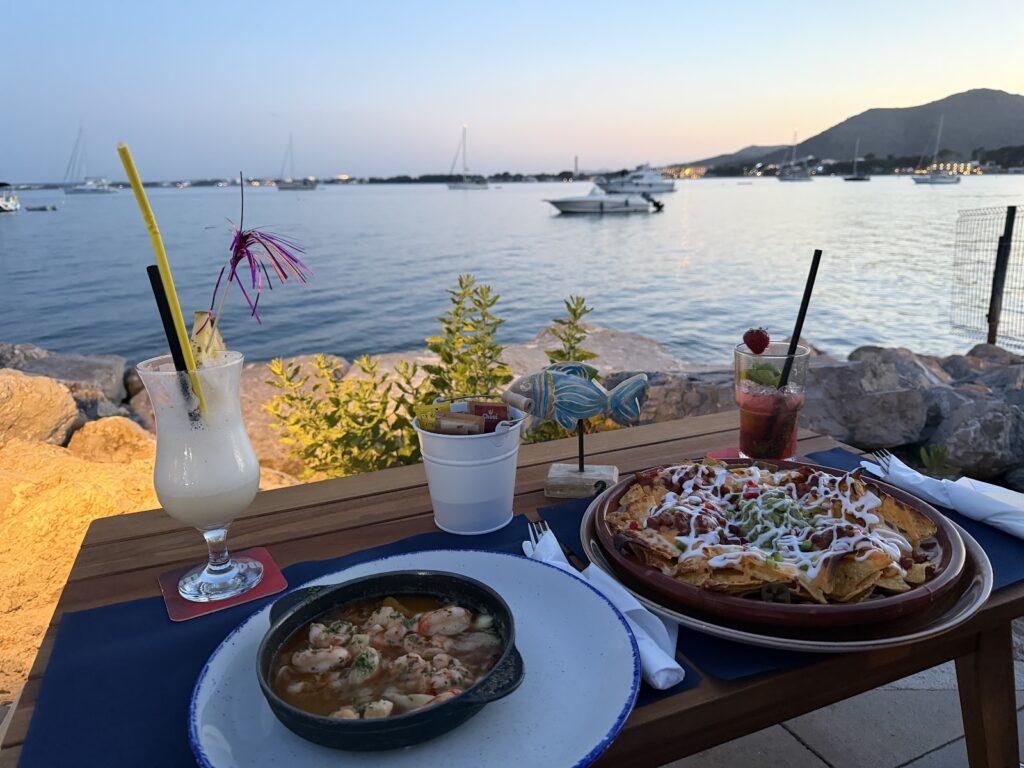 AQUA Restaurant | Paellas & Cocktails en Alcudia: dónde el ambiente también forma parte del menú, imagen 3