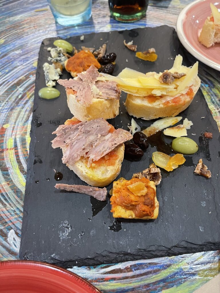 Descubriendo Es Variat Restaurante: El Barquito de Sonia, un remanso de autenticidad en Puerto de Alcudia, imagen 9