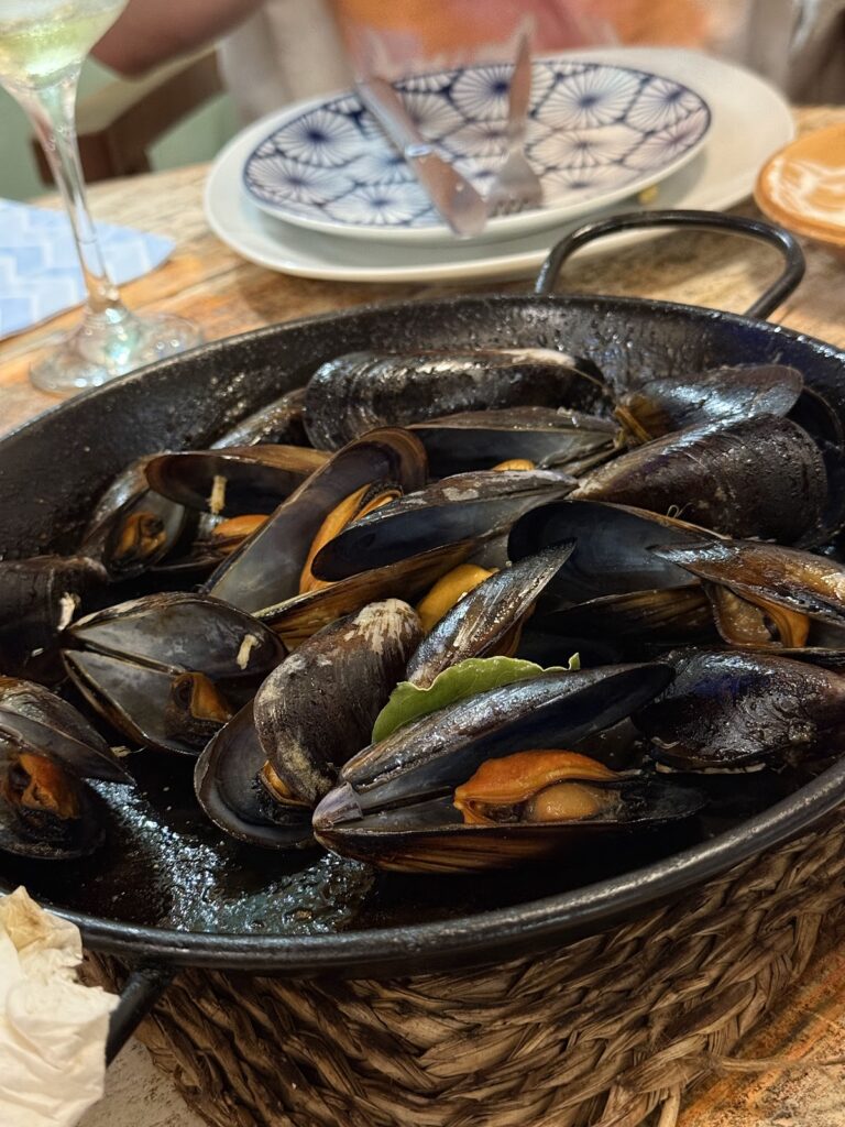 Descubriendo Es Variat Restaurante: El Barquito de Sonia, un remanso de autenticidad en Puerto de Alcudia, imagen 8