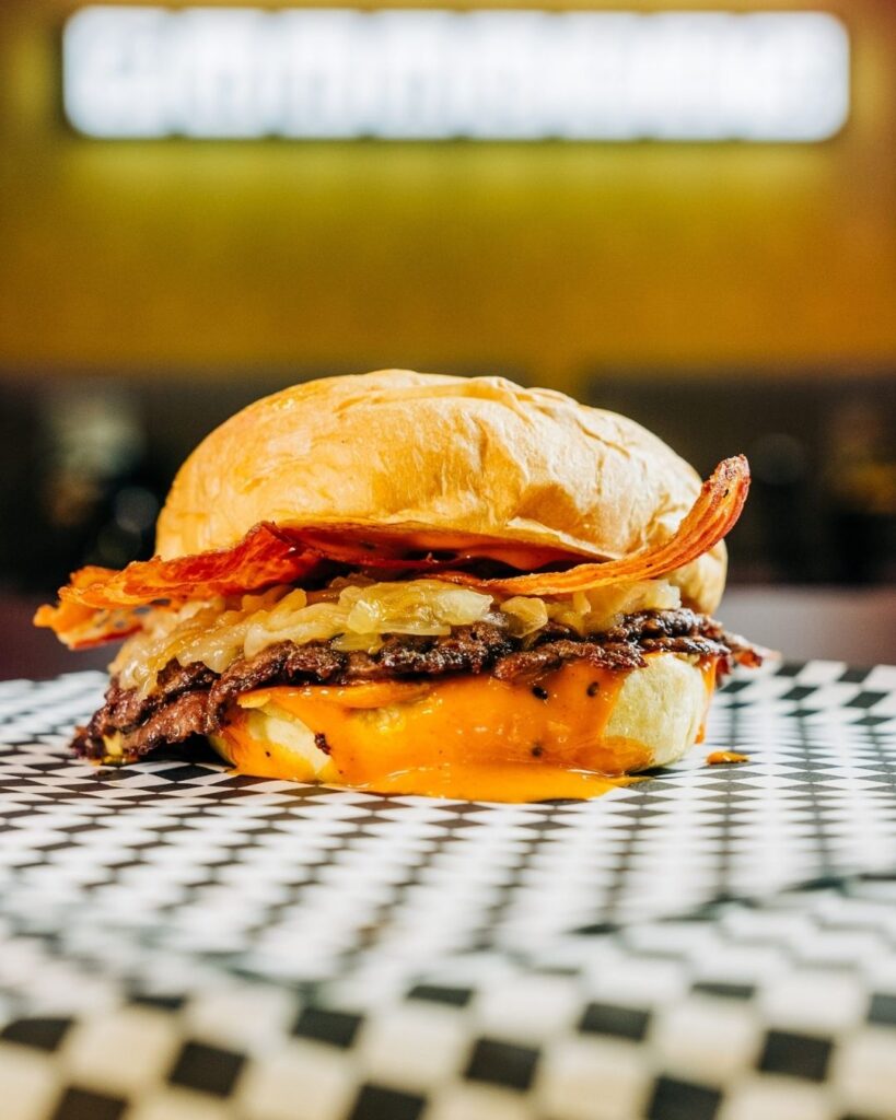¿Qué encontrarás en Fanneli’s Burgers Albir – Burgers y smash burgers? Cocina, trato y ambiente, imagen 1