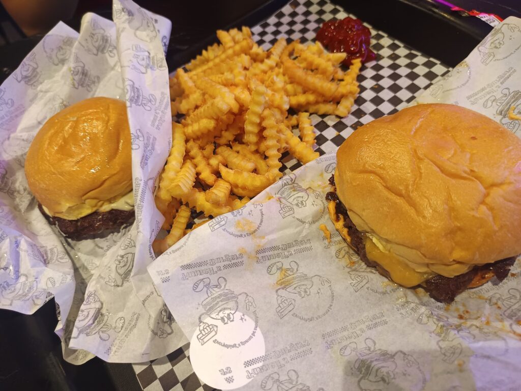 ¿Qué encontrarás en Fanneli’s Burgers Albir – Burgers y smash burgers? Cocina, trato y ambiente, imagen 2