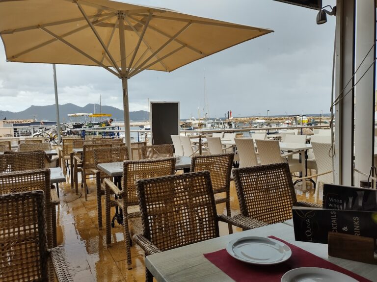 Comer bien en Cala Bona pasa por Restaurante la Oliva