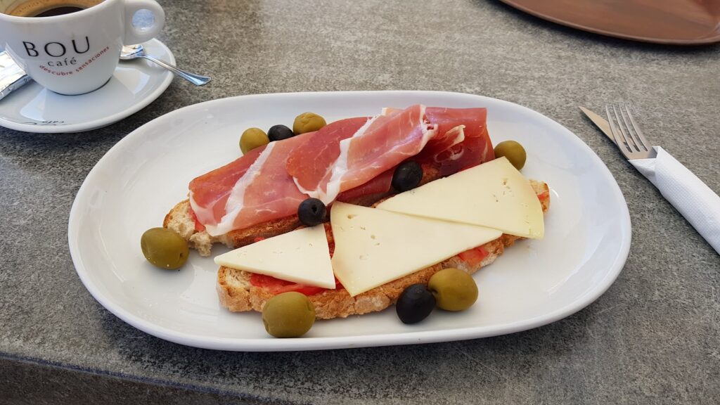 Comer bien en Cala Bona pasa por Restaurante la Oliva, imagen 1