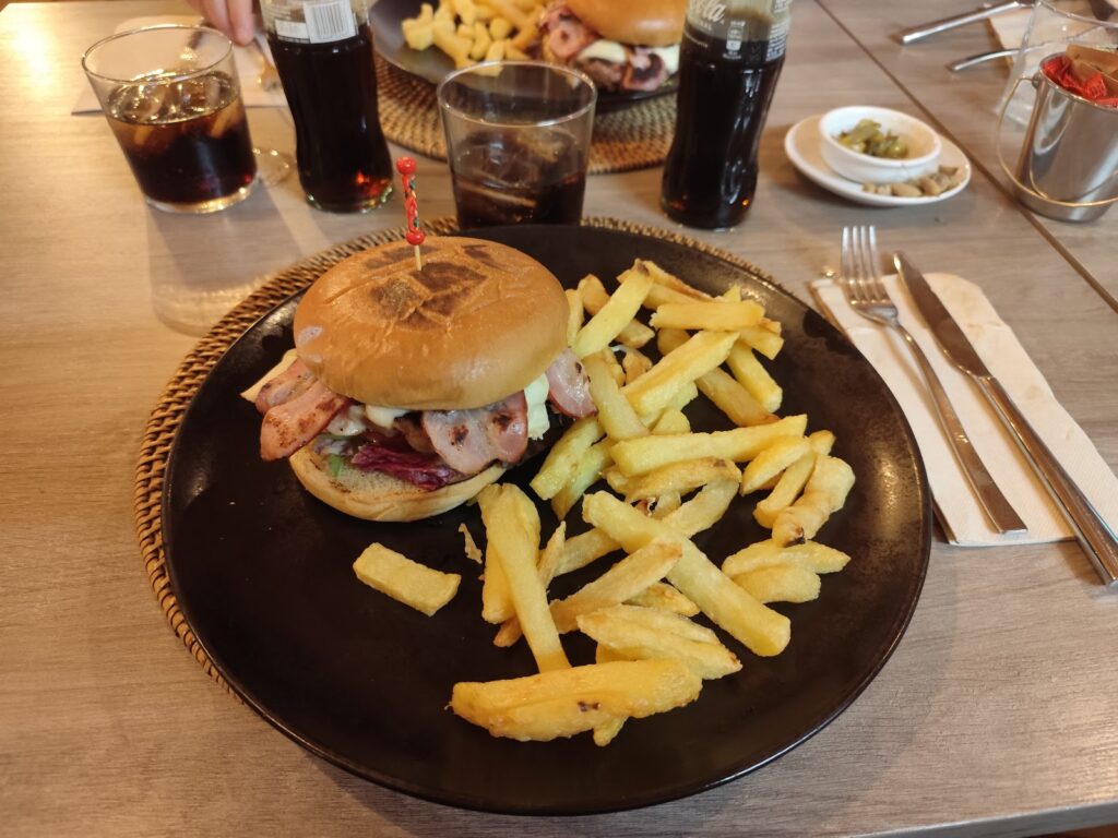 Sa Piscina Sa Taverneta, una mesa con personalidad propia en Lloseta, imagen 2