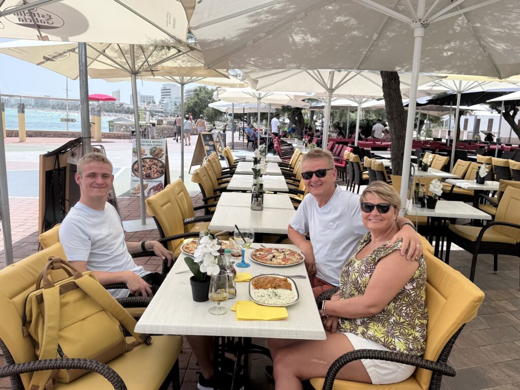 RESTAURANTE PIZZERIA ROMA CALA MILLOR: dónde el ambiente también forma parte del menú, imagen 1