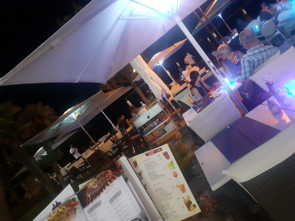RESTAURANTE PIZZERIA ROMA CALA MILLOR: dónde el ambiente también forma parte del menú, imagen 5