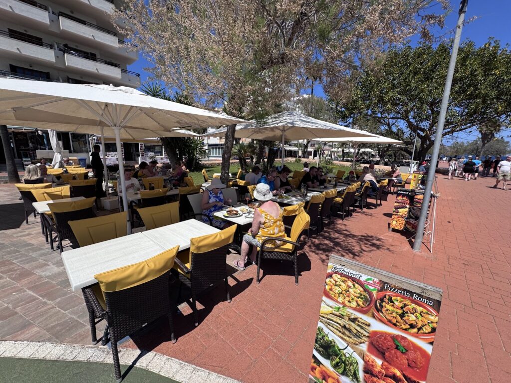 RESTAURANTE PIZZERIA ROMA CALA MILLOR: dónde el ambiente también forma parte del menú, imagen 7
