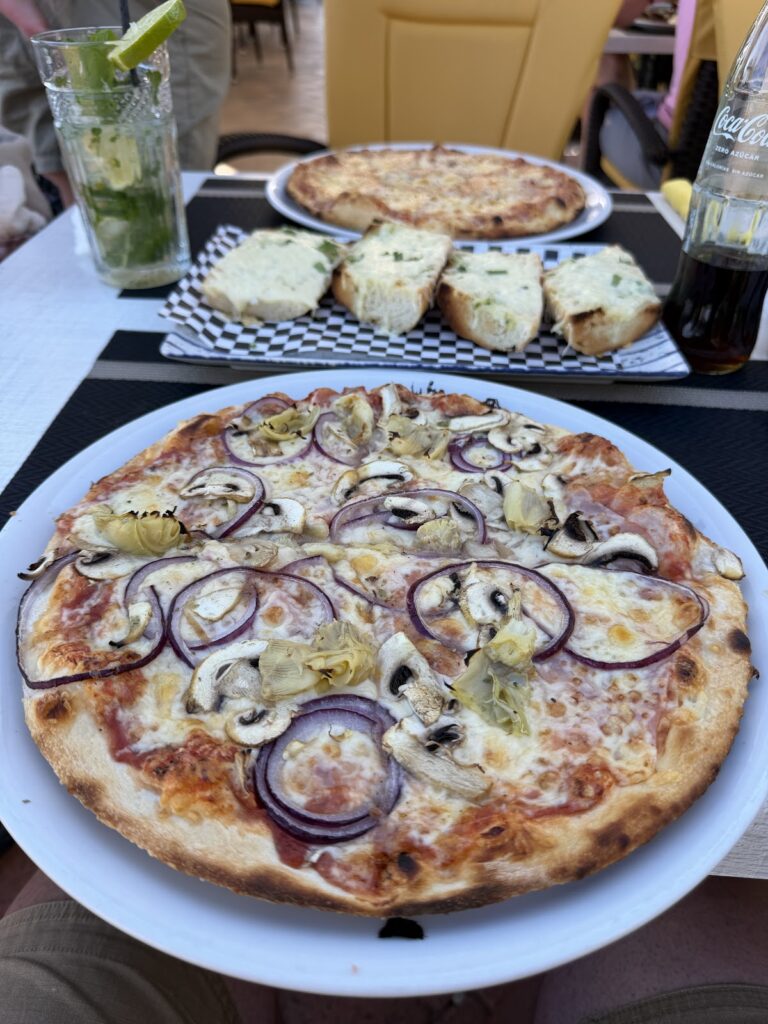 RESTAURANTE PIZZERIA ROMA CALA MILLOR: dónde el ambiente también forma parte del menú, imagen 8