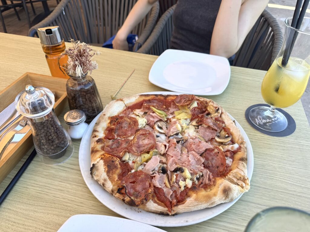 Conoce Alma Mia Pizzeria Restaurante: carta, ambiente y trato al cliente, imagen 3