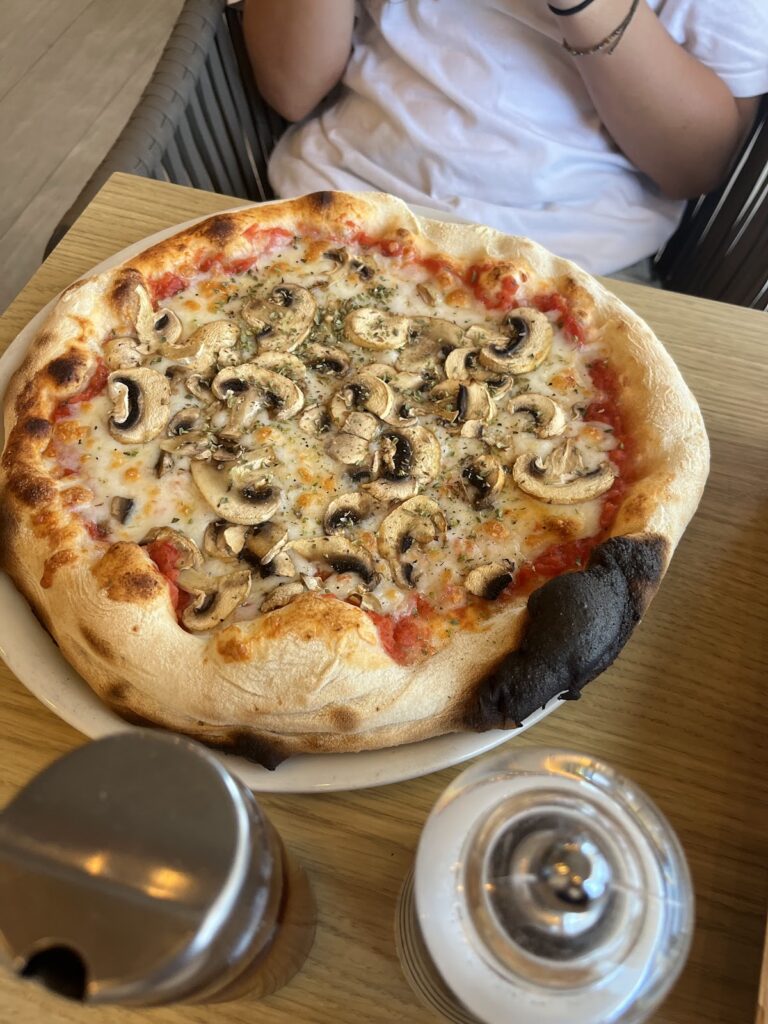 Conoce Alma Mia Pizzeria Restaurante: carta, ambiente y trato al cliente, imagen 5
