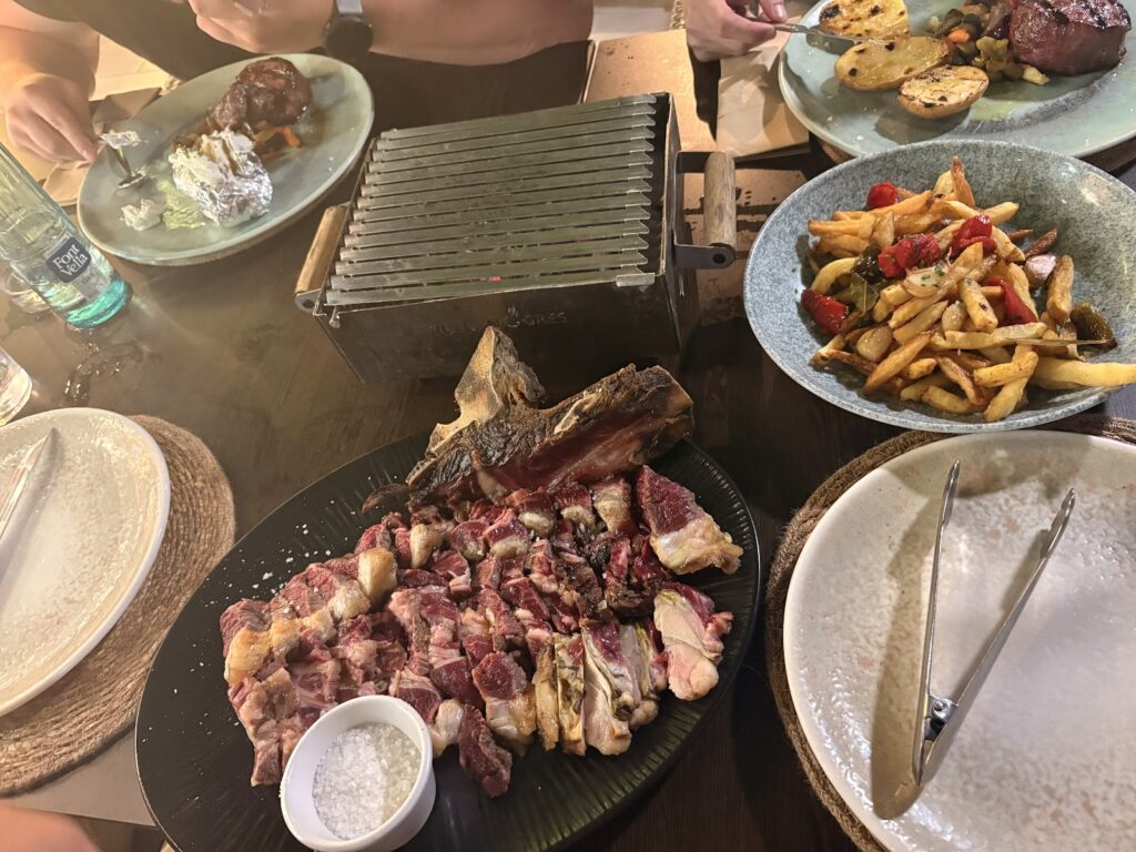 RESTAURANTE AMAPOLA BRASAS, una mesa con personalidad propia en Cala Millor, imagen 1