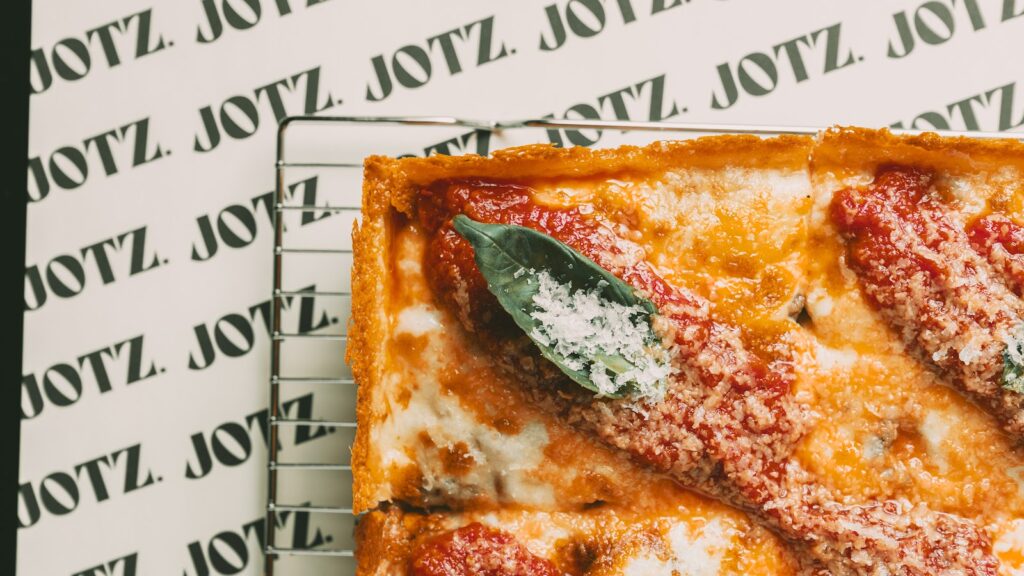 Guía de JOTZ Pizza Detroit-Style: qué encontrarás al sentarte a la mesa, imagen 1