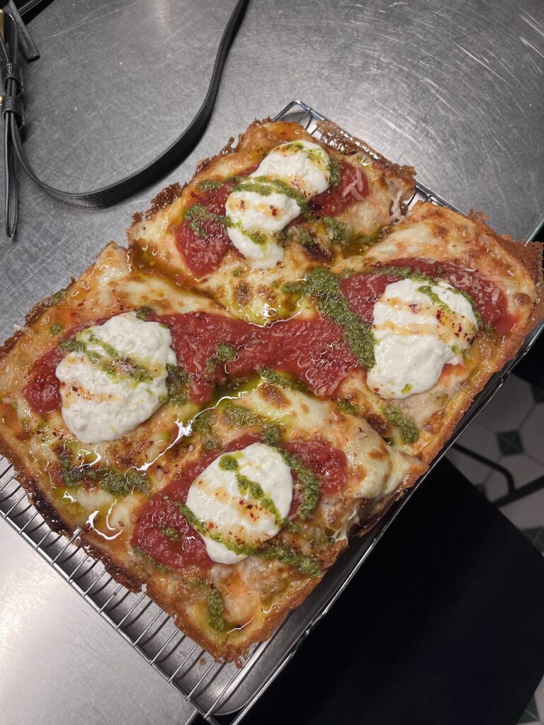 Guía de JOTZ Pizza Detroit-Style: qué encontrarás al sentarte a la mesa, imagen 3