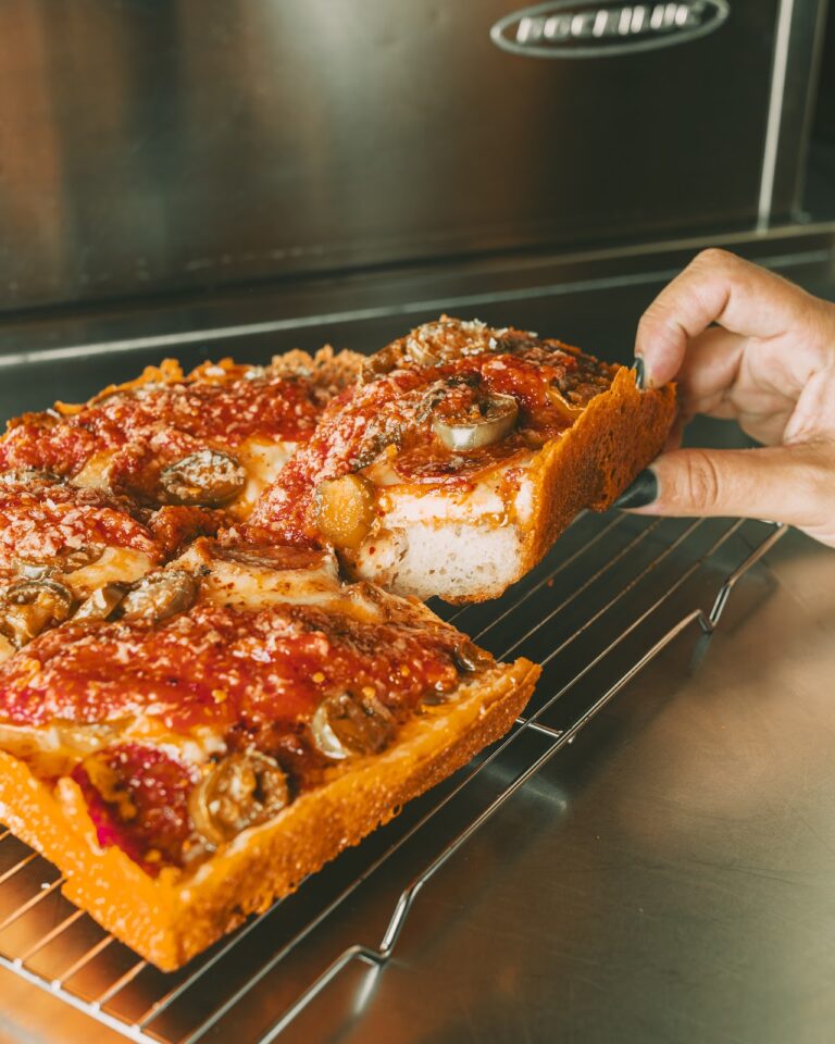 Guía de JOTZ Pizza Detroit-Style: qué encontrarás al sentarte a la mesa