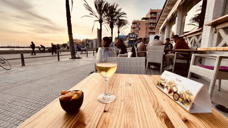 Palms restaurant by the beach: cocina, ambiente y opiniones sin rodeos