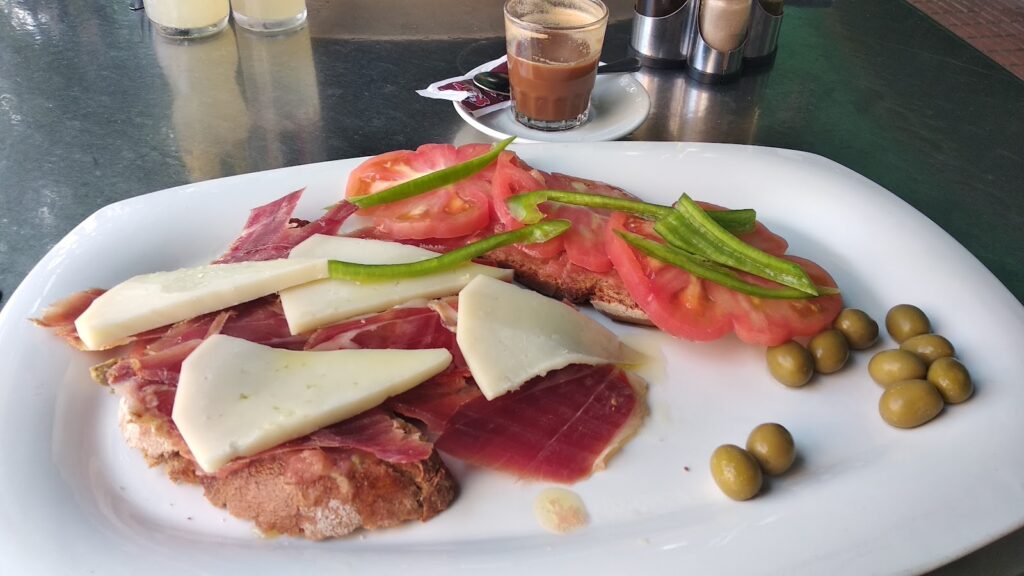Restaurante El Tapeo: dónde el ambiente también forma parte del menú, imagen 6
