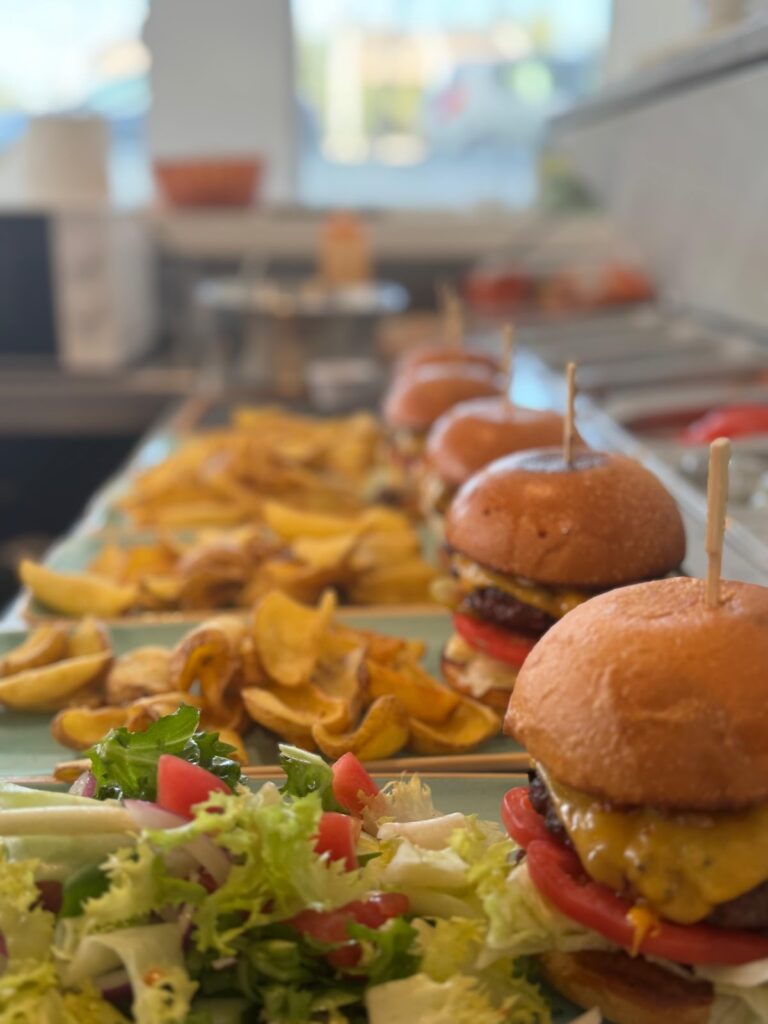 Sea Me Beach Restaurant Bar, más allá de la carta: qué puedes esperar, imagen 1