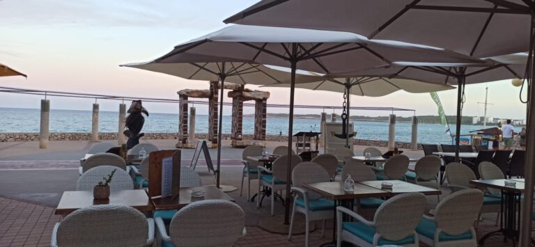 ¿Dónde comer en Cala Millor? Pirates Bay Club Cala Millor tiene buenas razones