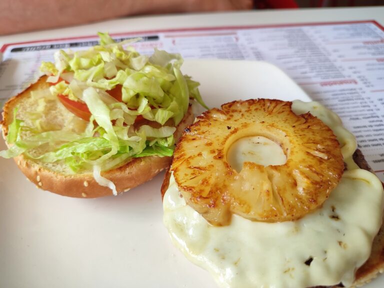 Willy Hamburgueseria: un vistazo a su cocina y su servicio